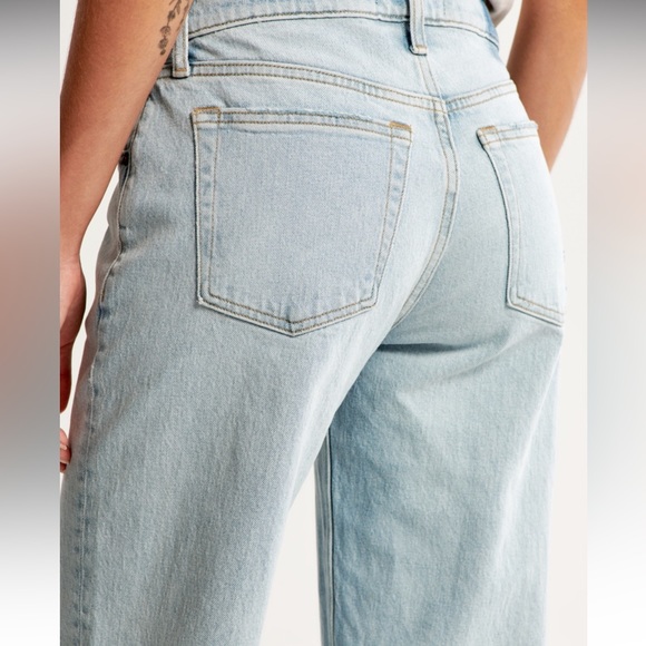 Abercrombie & Fitch The ‘90s Baggy Low Rise Jean Light Destroy Wash Size 26 - Picture 7 of 11